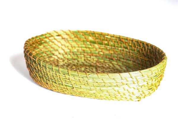 Korb, geflochten aus Flatterbinse, oval: ca. 20 x 15 cm, 5,5 cm hoch