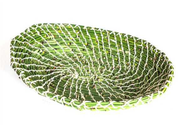 Oval: ca. 29 x 23 cm